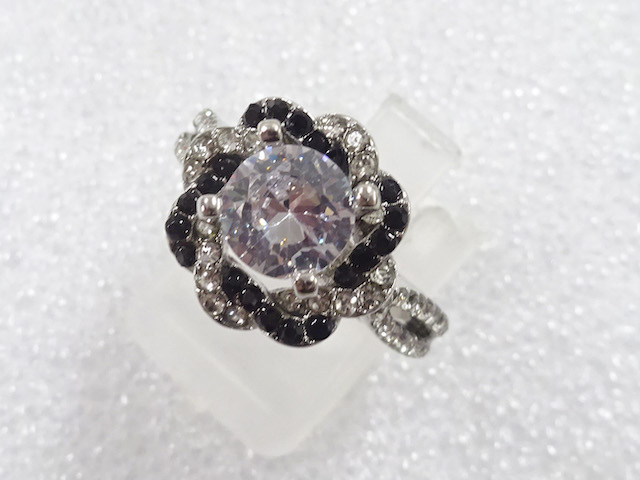 JAPANESE KIMONO / ANTIQUE CRYSTAL RING (SIZE 11)